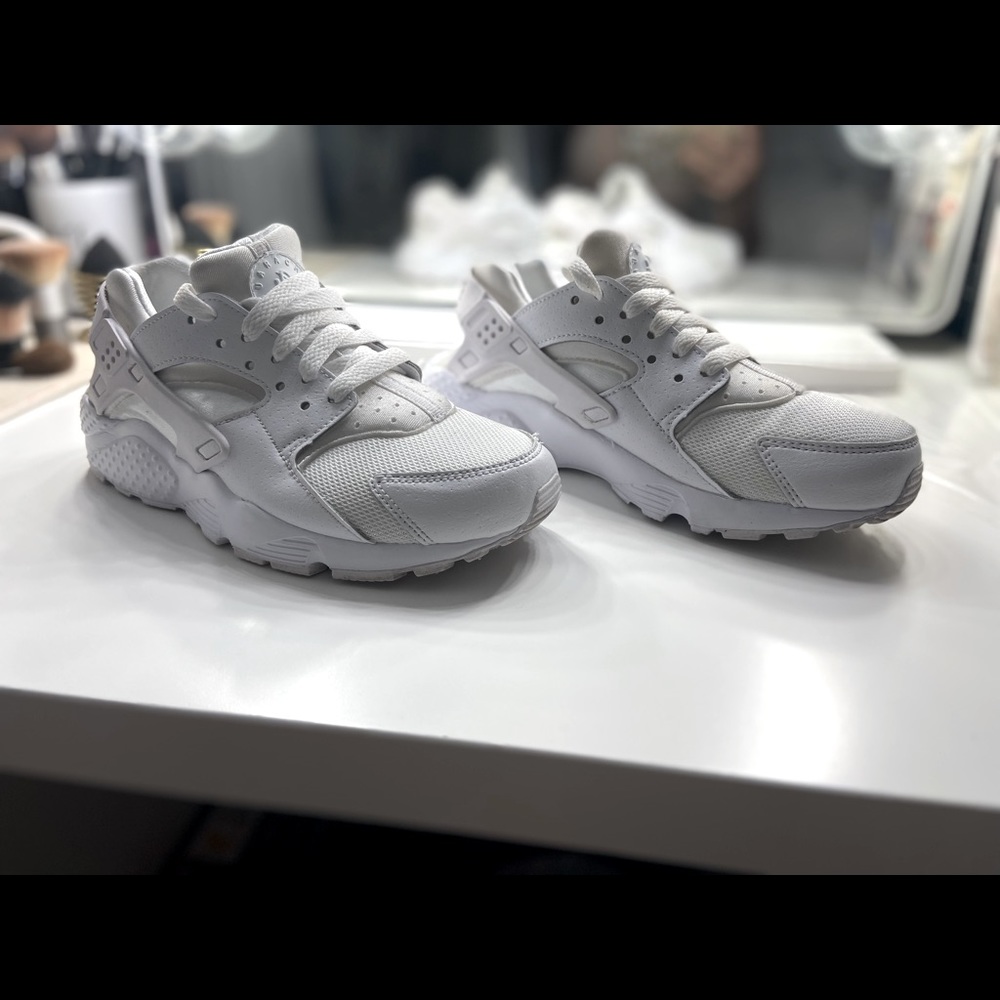 Nike Air Huarache Sneakers 4.5Y or 5.5 Women’s